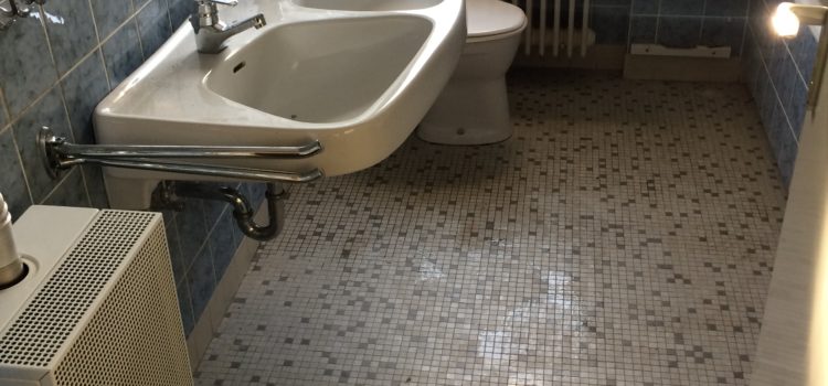 Modernisierung eines Badezimmers mit begehbarer Dusche